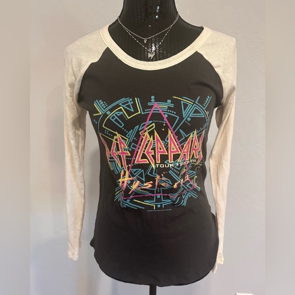 Chaser Tops - Chaser Graphic Long Sleeve T-Shirt EUC Size S